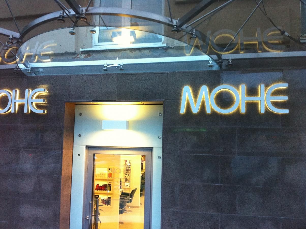 Фото дизайна современного  салона красоты