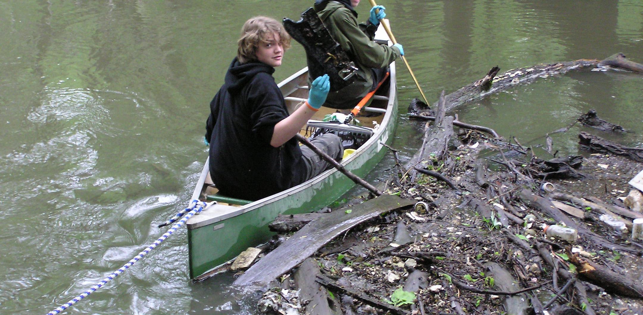 Детский лагерь МФК Арт-Волга - чистим берег